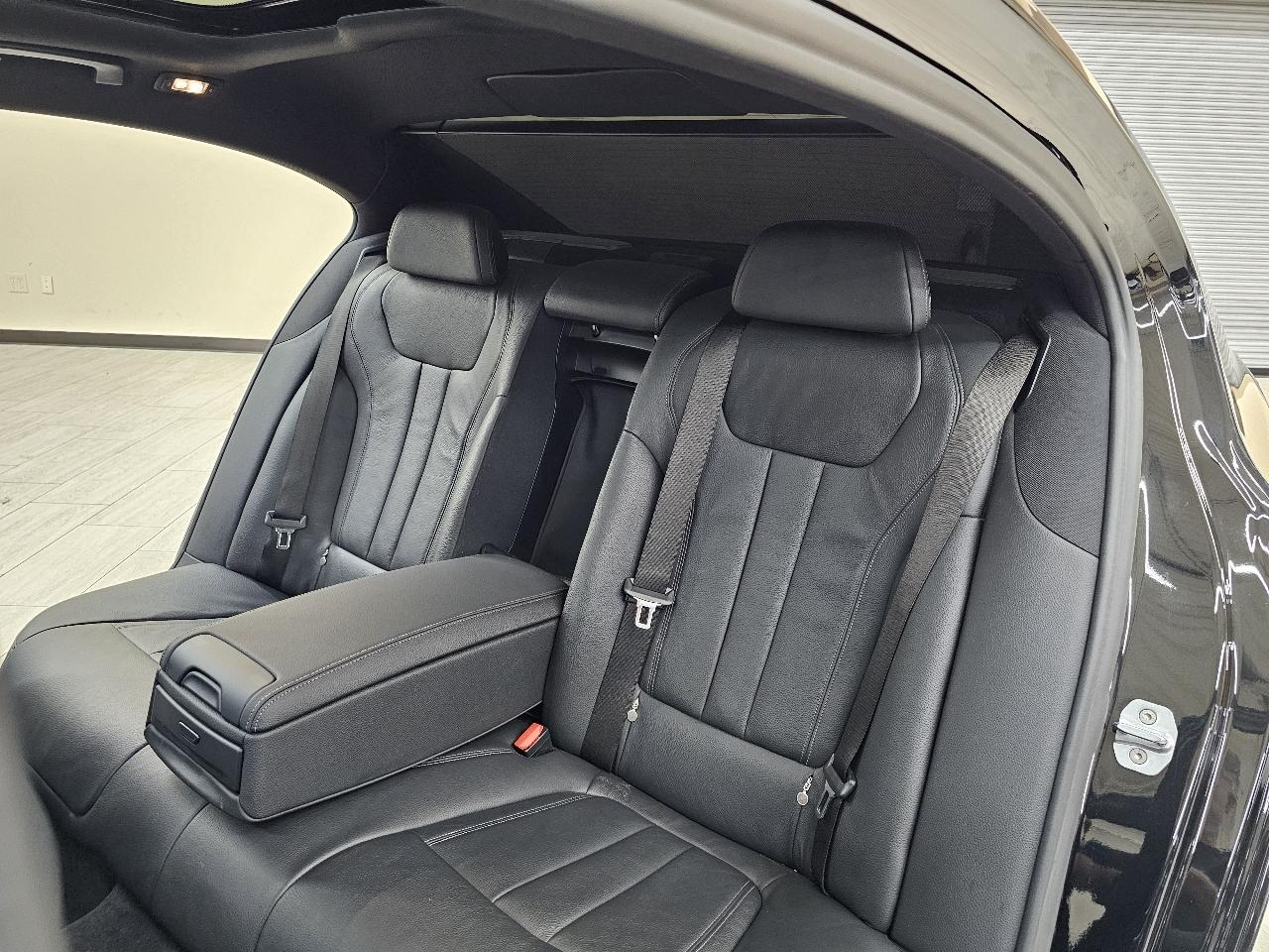 BMW 7-Series 740i 2019