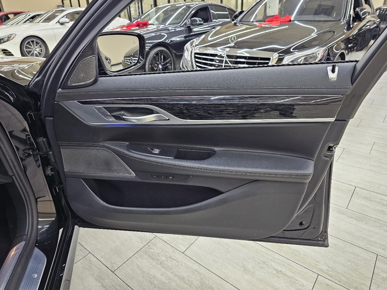 BMW 7-Series 740i 2019