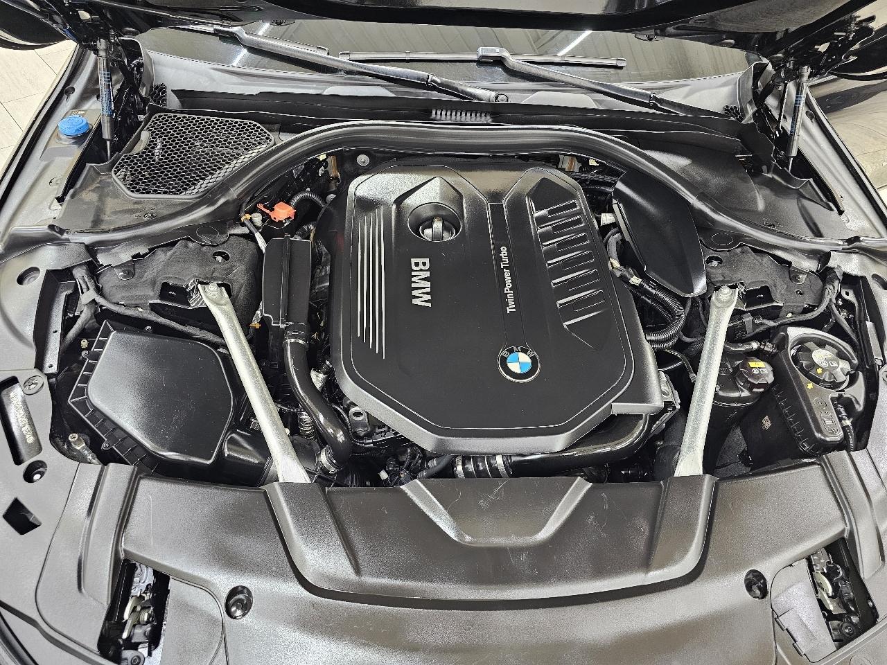 BMW 7-Series 740i 2019