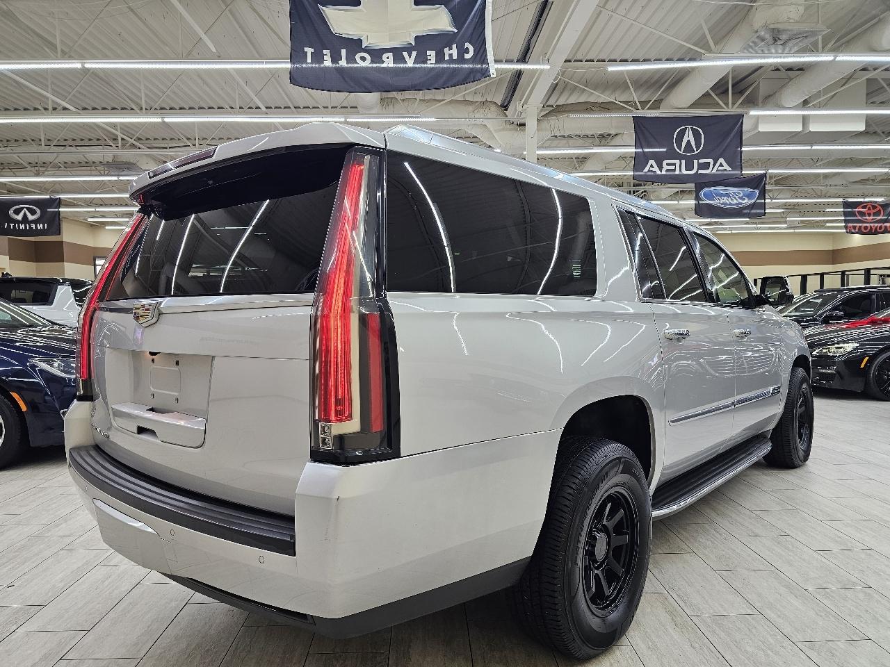 Cadillac Escalade ESV Luxury 4WD 2015