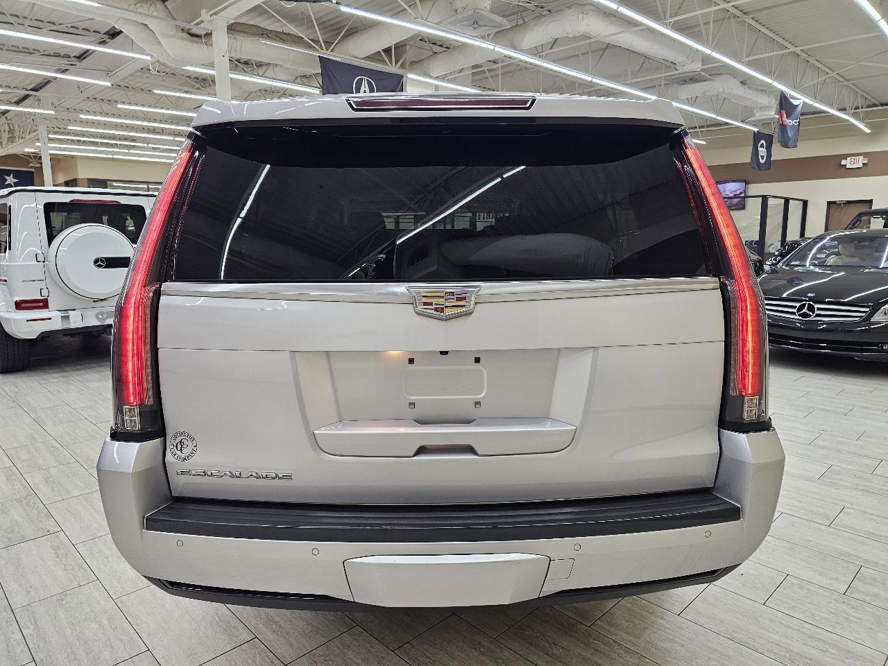 Cadillac Escalade ESV Luxury 4WD 2015