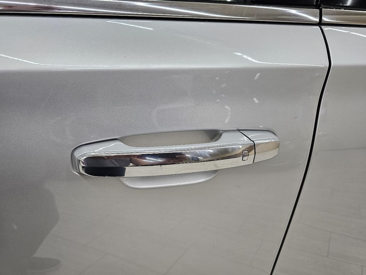 Cadillac Escalade ESV Luxury 4WD 2015
