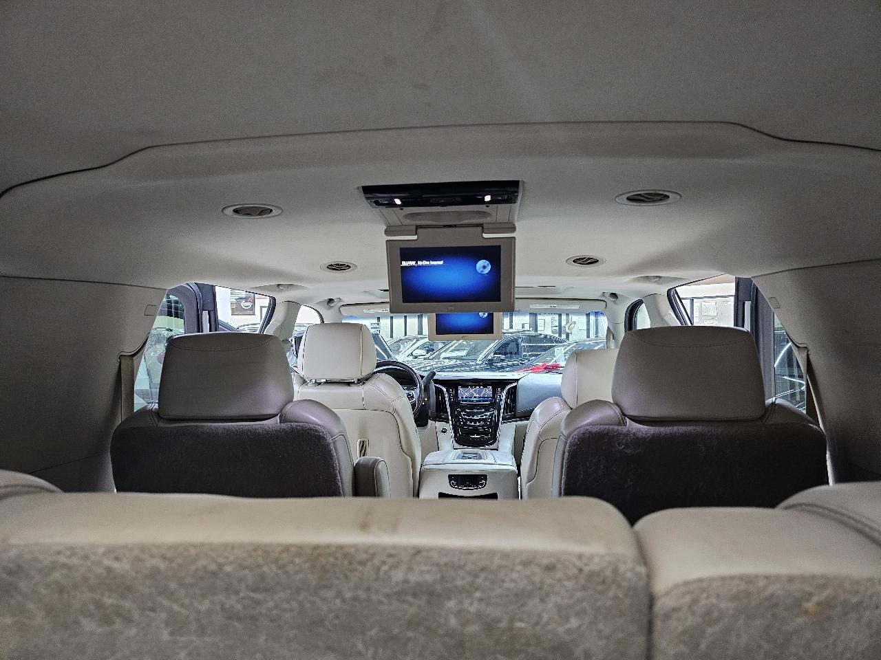 Cadillac Escalade ESV Luxury 4WD 2015