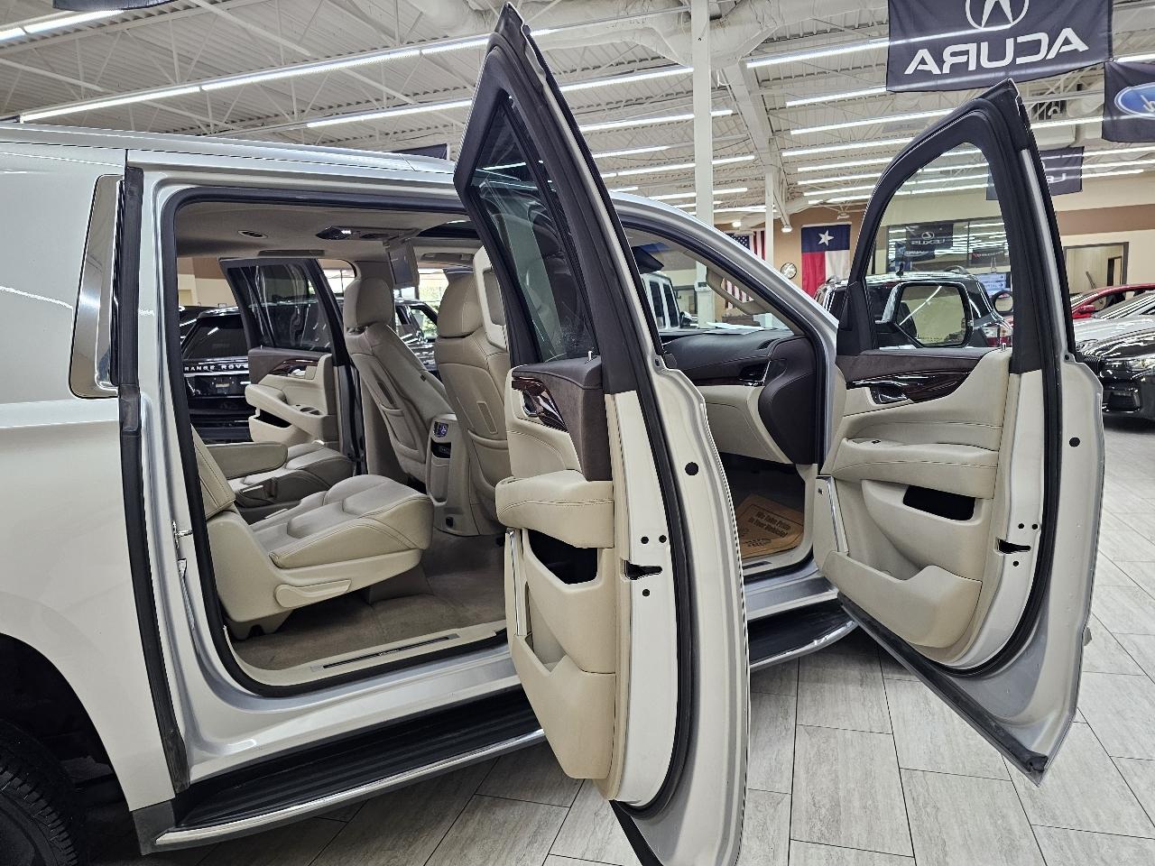 Cadillac Escalade ESV Luxury 4WD 2015