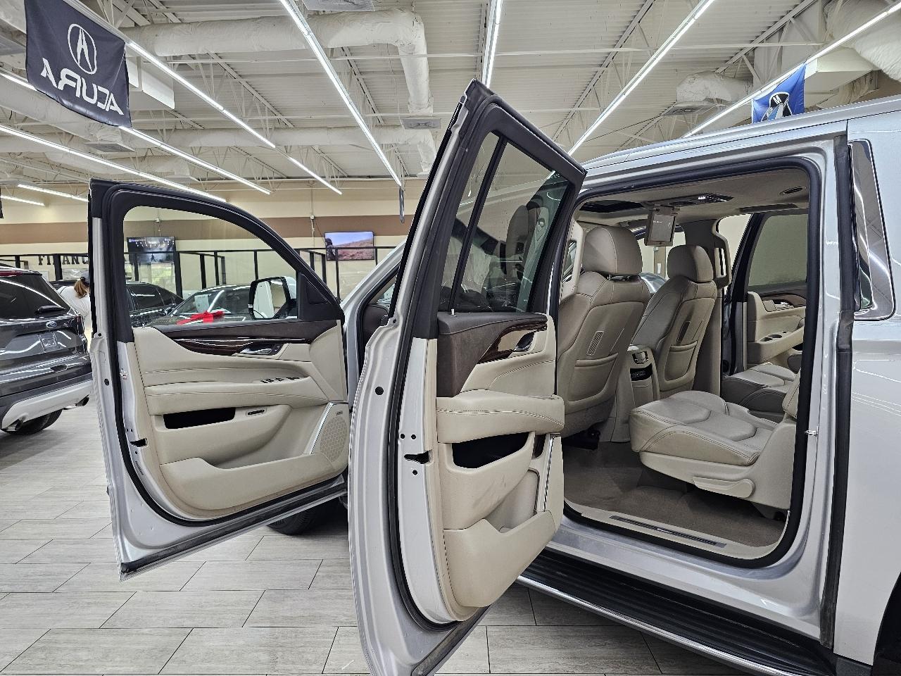 Cadillac Escalade ESV Luxury 4WD 2015