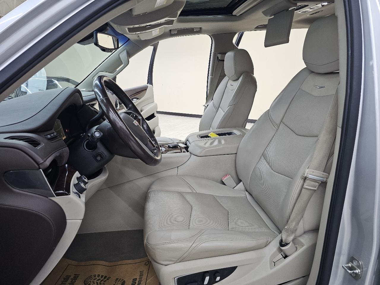 Cadillac Escalade ESV Luxury 4WD 2015