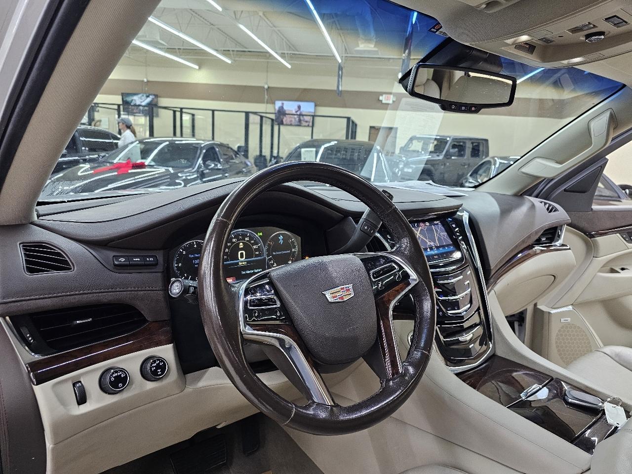 Cadillac Escalade ESV Luxury 4WD 2015