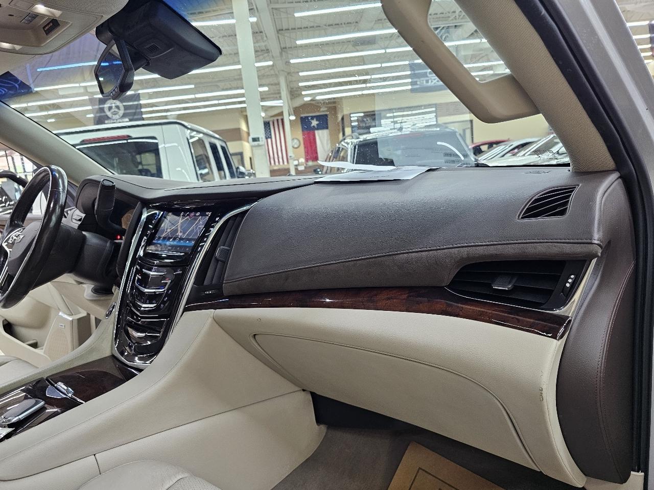 Cadillac Escalade ESV Luxury 4WD 2015