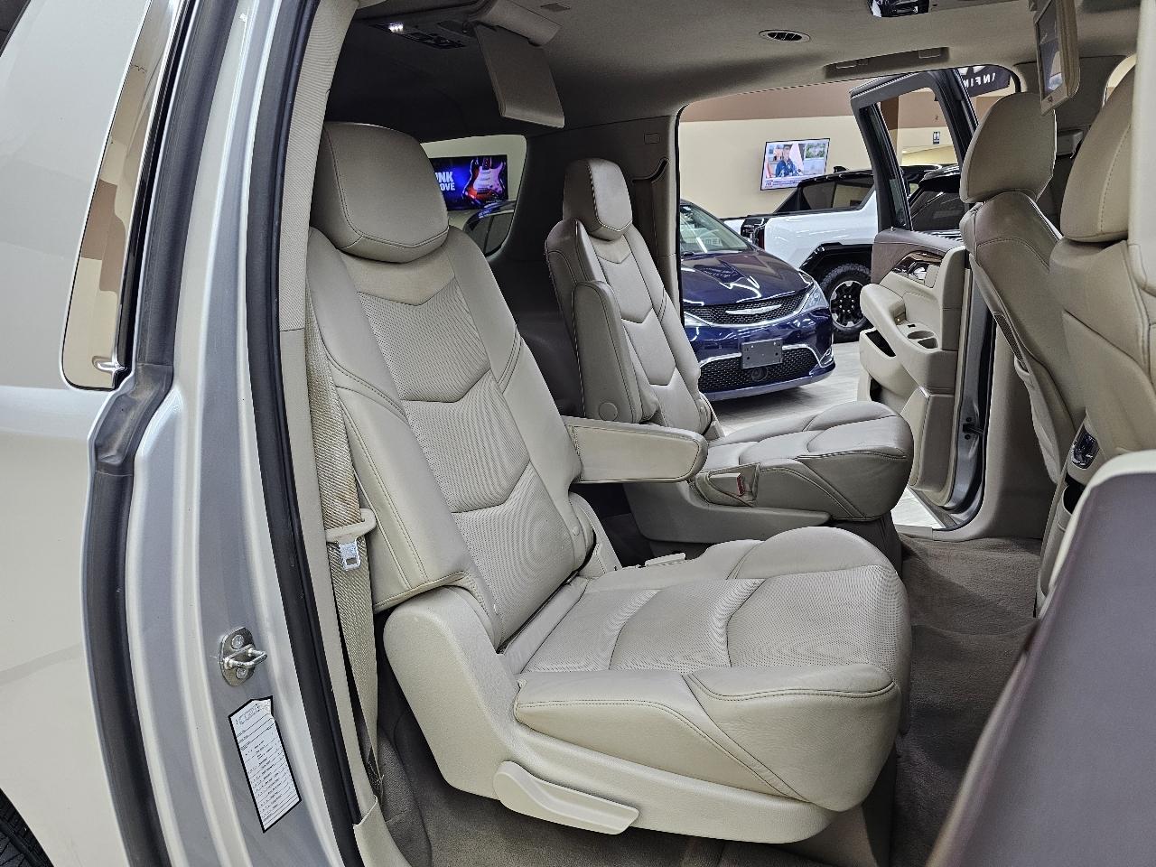 Cadillac Escalade ESV Luxury 4WD 2015