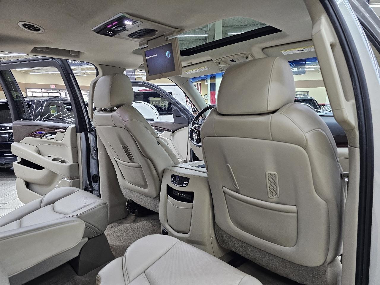Cadillac Escalade ESV Luxury 4WD 2015