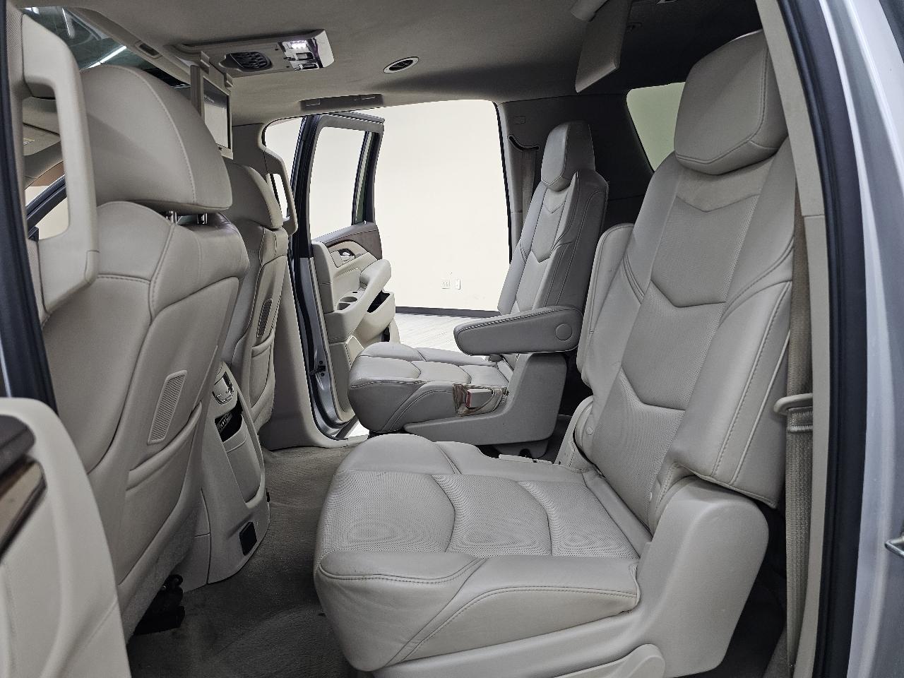 Cadillac Escalade ESV Luxury 4WD 2015