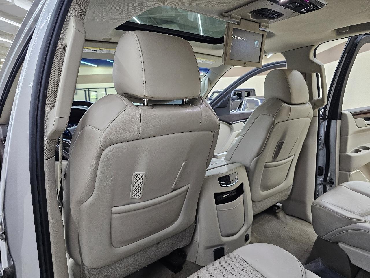 Cadillac Escalade ESV Luxury 4WD 2015
