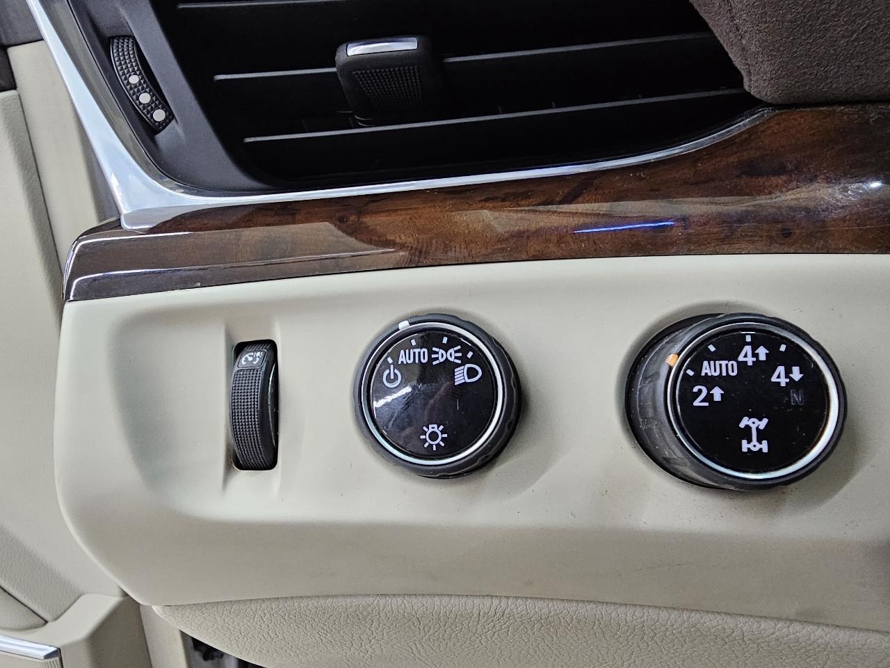 Cadillac Escalade ESV Luxury 4WD 2015