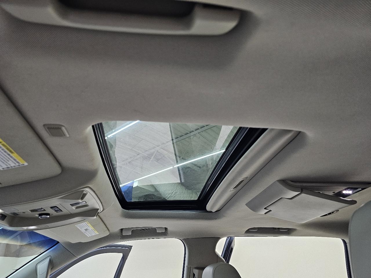 Cadillac Escalade ESV Luxury 4WD 2015