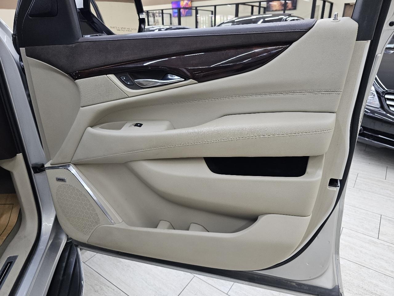 Cadillac Escalade ESV Luxury 4WD 2015