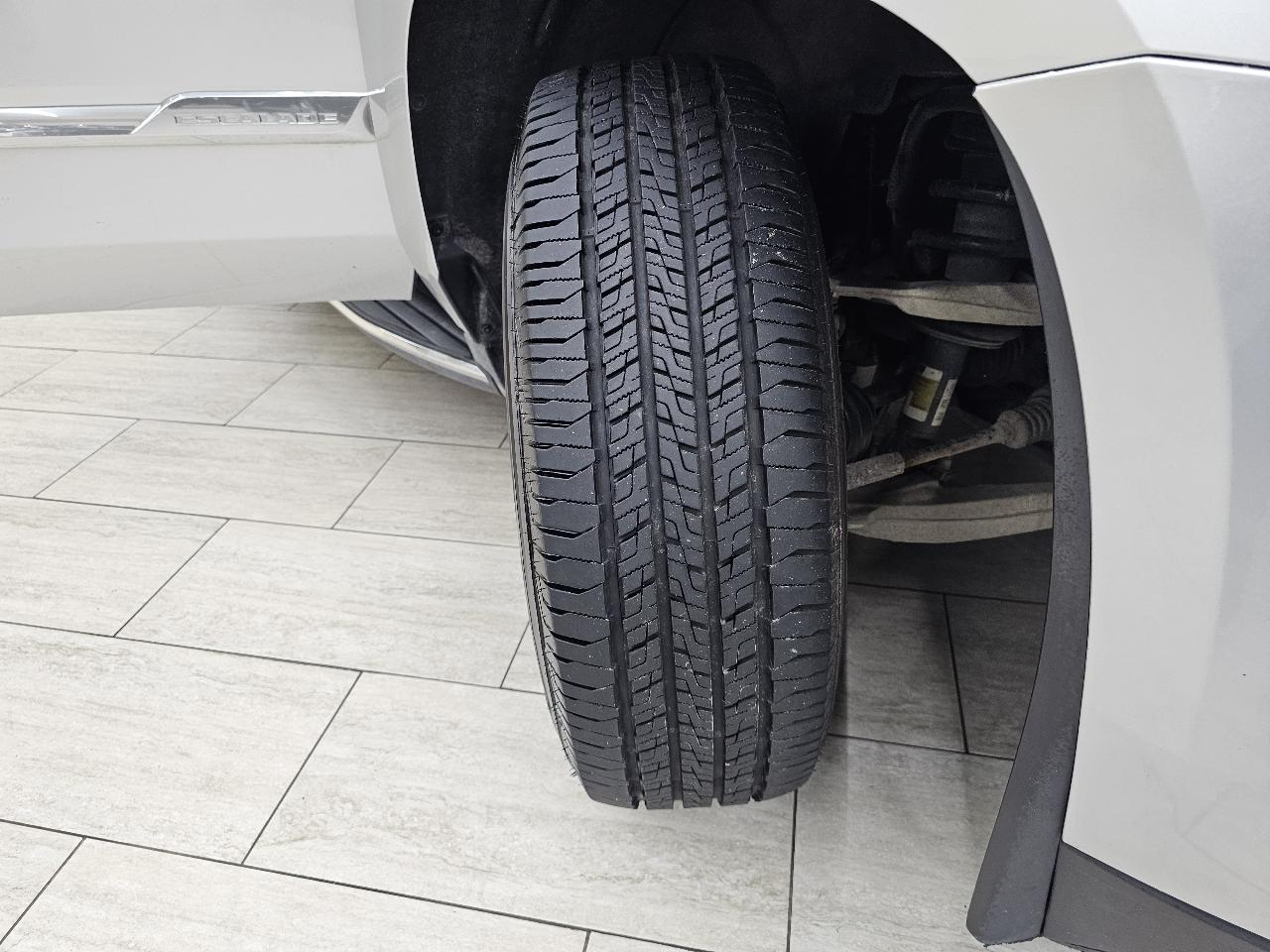 Cadillac Escalade ESV Luxury 4WD 2015