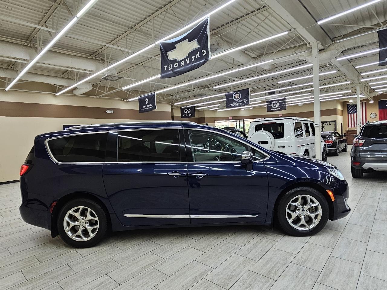 Chrysler Pacifica Limited 2017