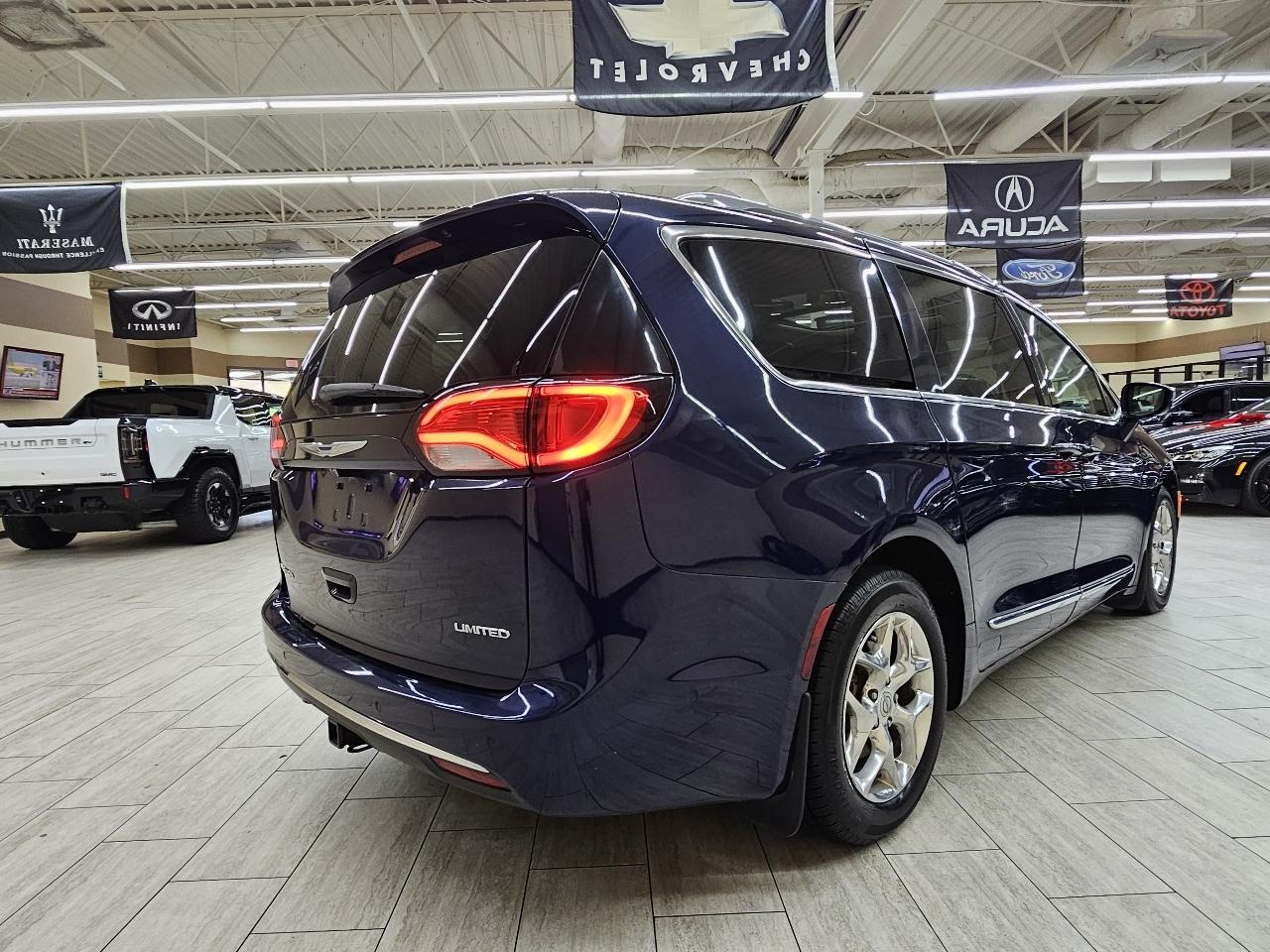 Chrysler Pacifica Limited 2017