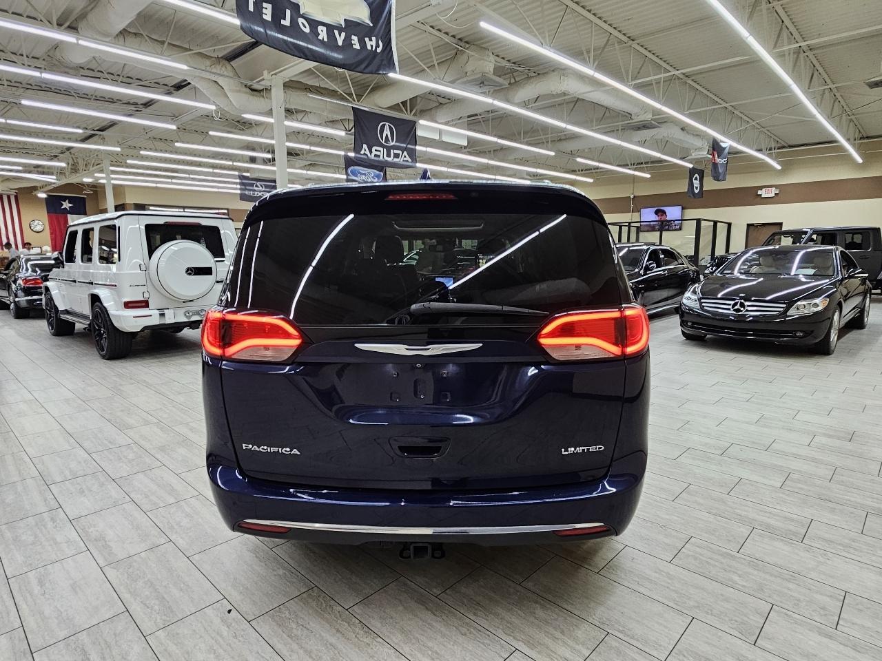 Chrysler Pacifica Limited 2017