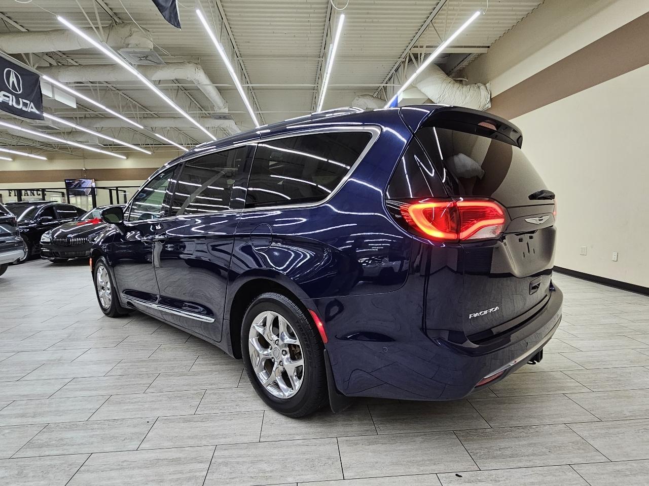 Chrysler Pacifica Limited 2017