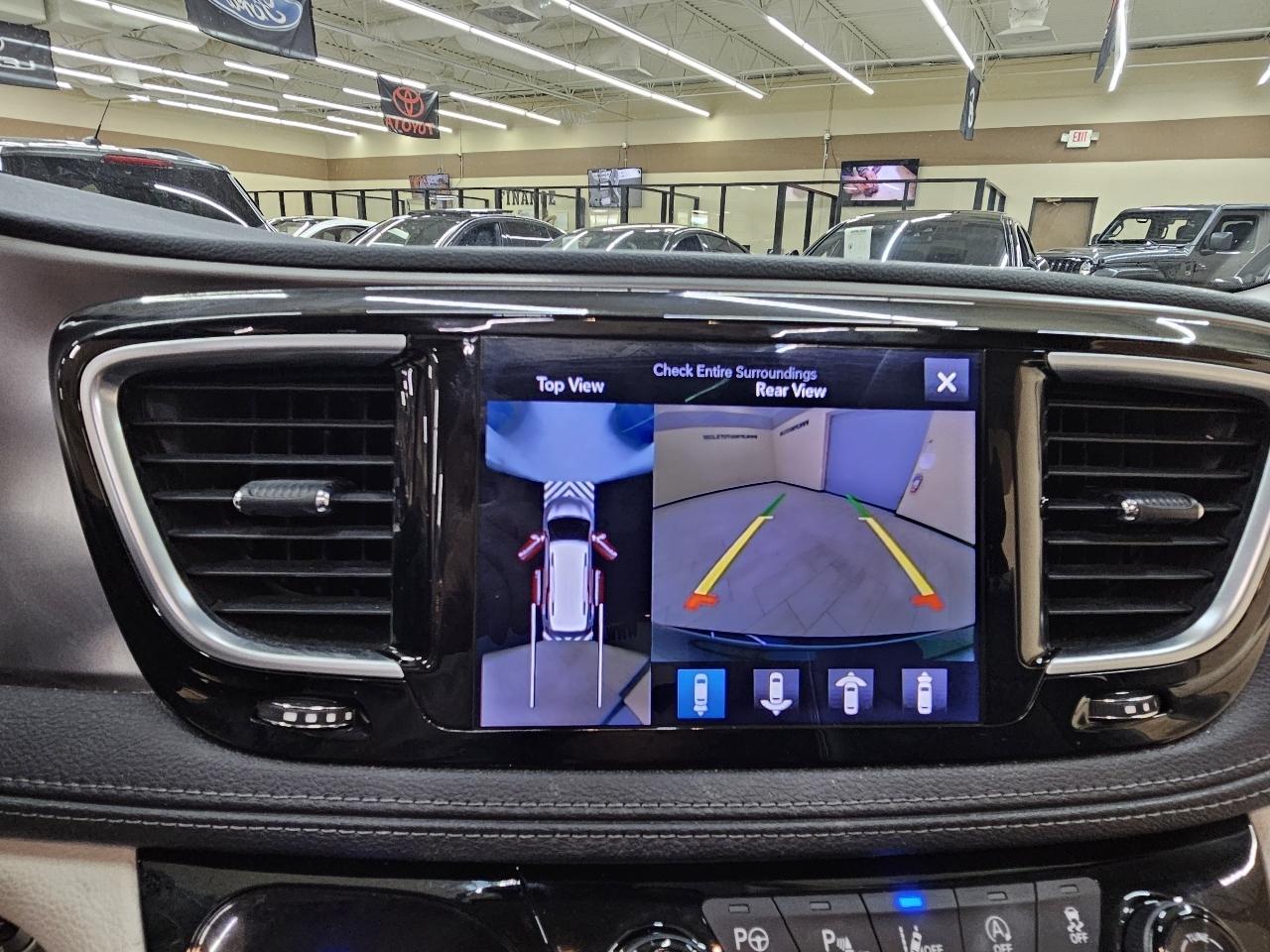 Chrysler Pacifica Limited 2017