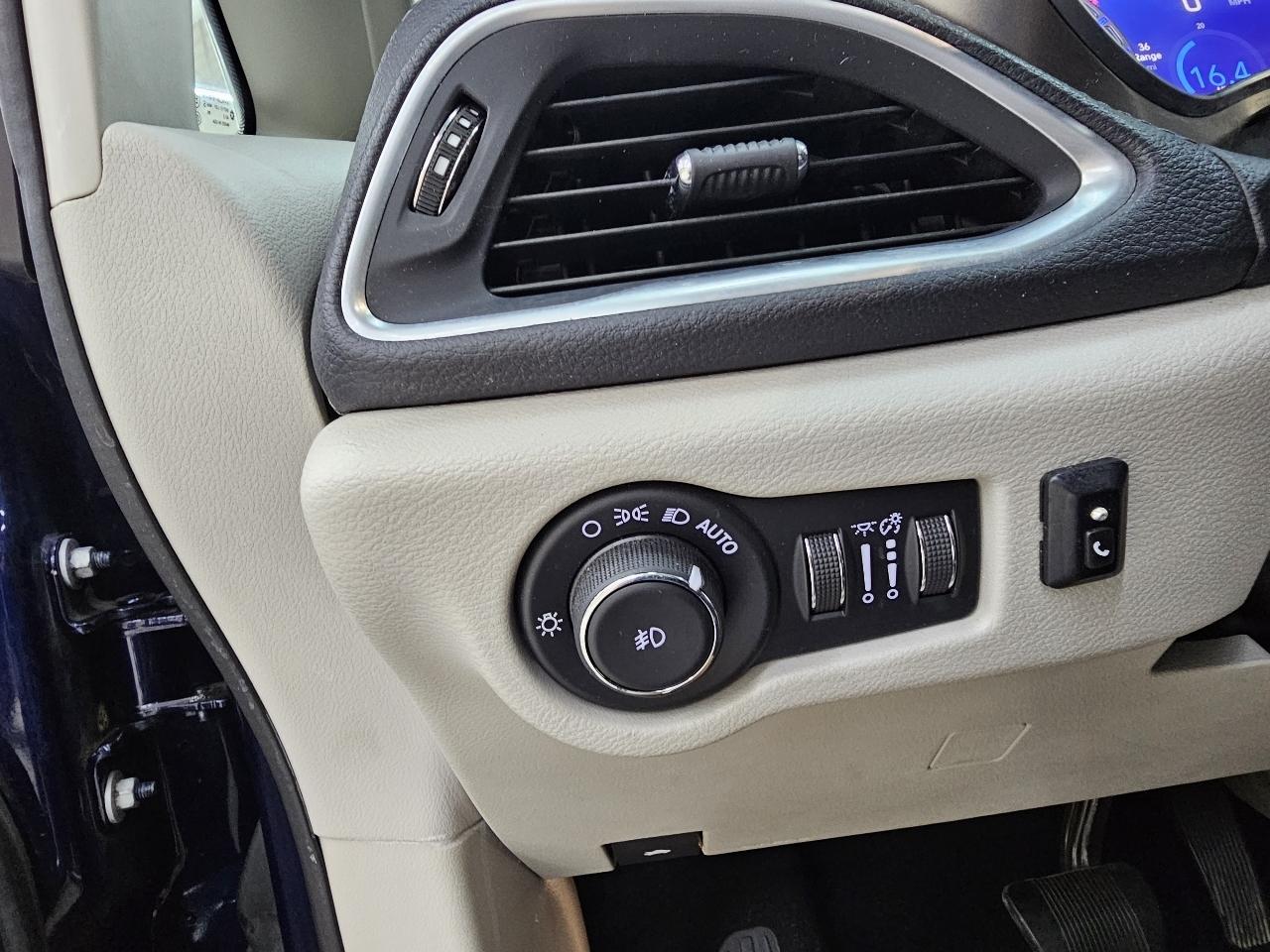 Chrysler Pacifica Limited 2017