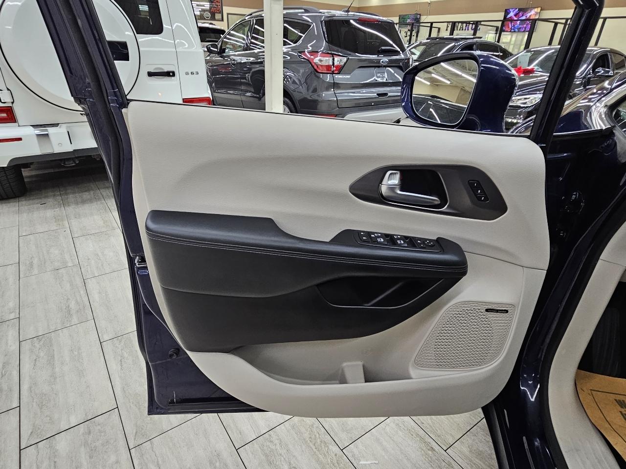 Chrysler Pacifica Limited 2017