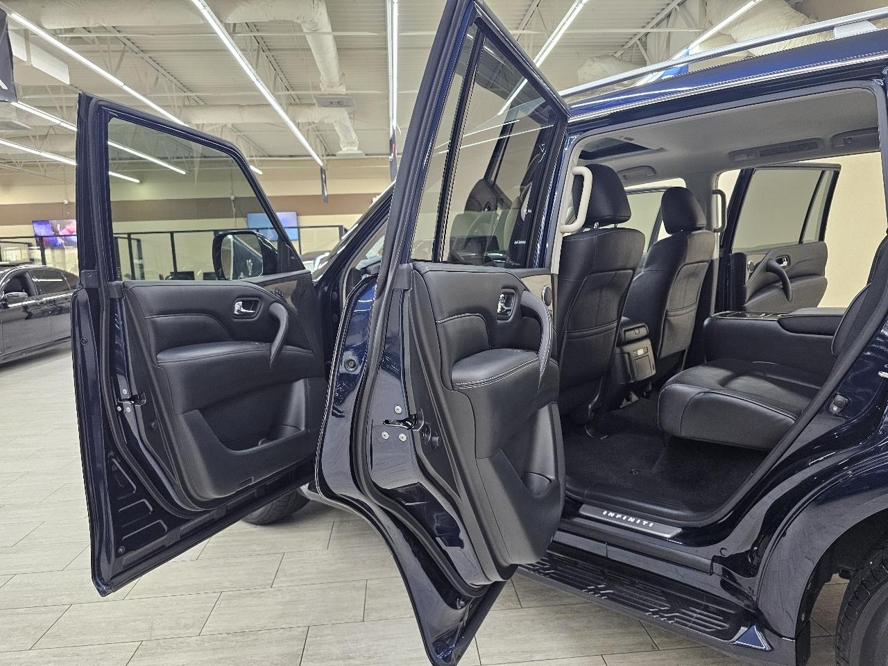 Infiniti QX80 LUXE 2021