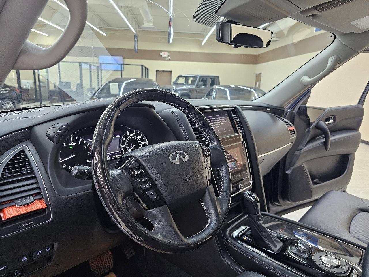 Infiniti QX80 LUXE 2021