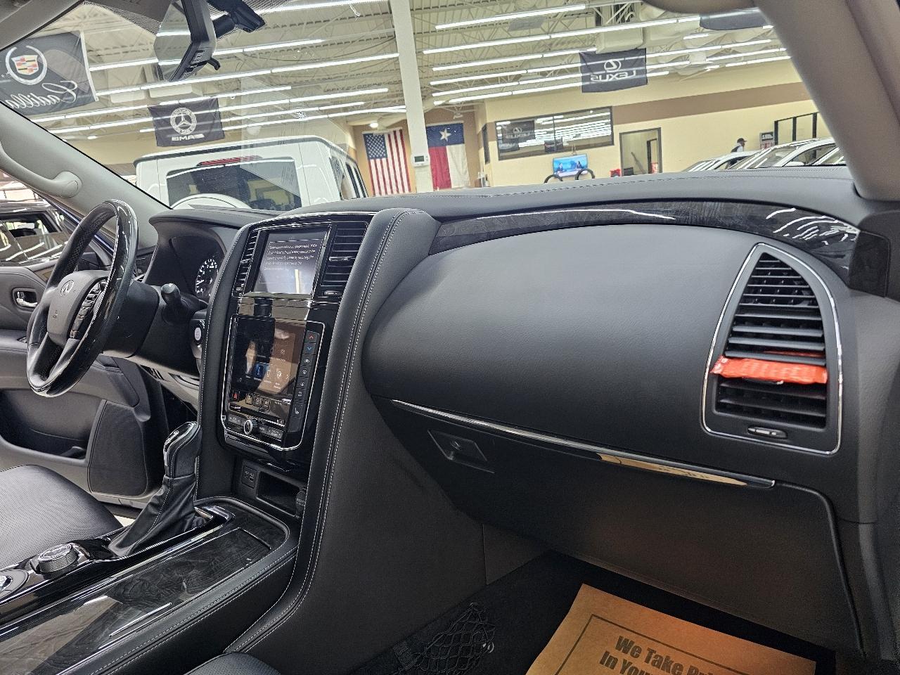 Infiniti QX80 LUXE 2021