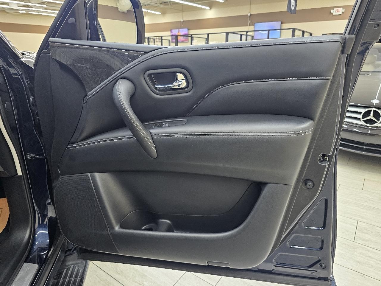 Infiniti QX80 LUXE 2021