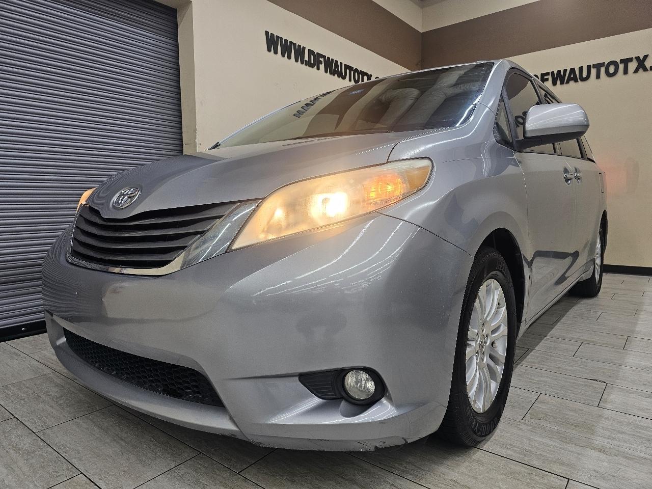 Toyota Sienna XLE FWD 8-Passenger V6 2014