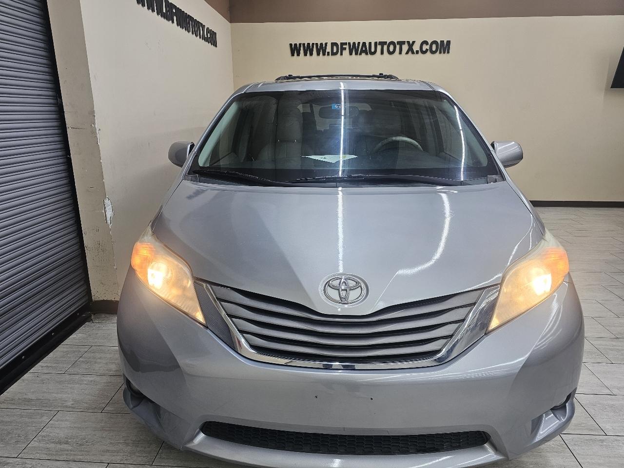 Toyota Sienna XLE FWD 8-Passenger V6 2014