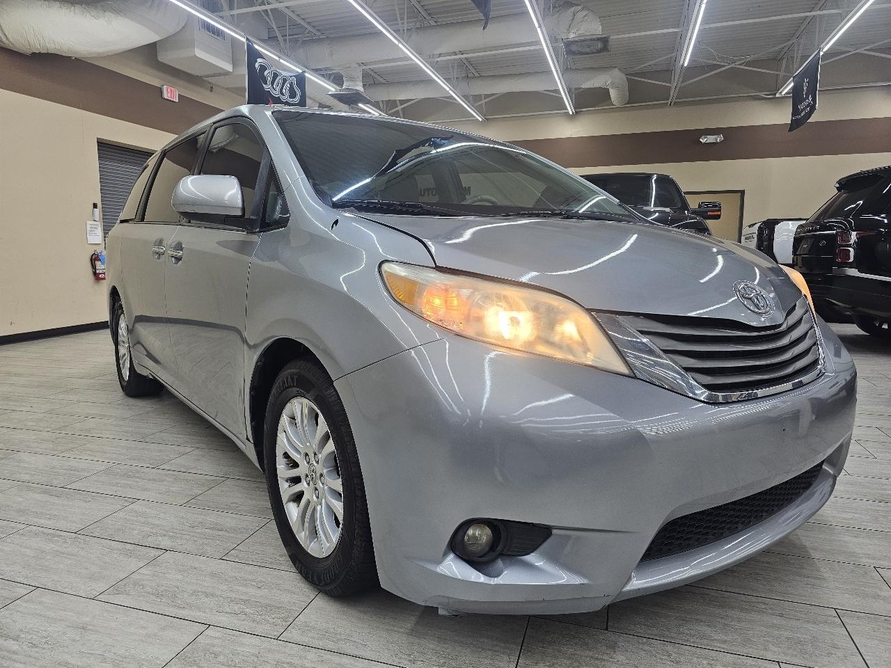 Toyota Sienna XLE FWD 8-Passenger V6 2014