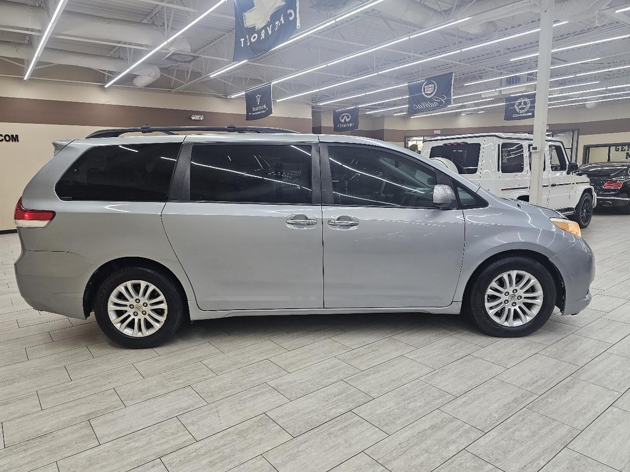Toyota Sienna XLE FWD 8-Passenger V6 2014