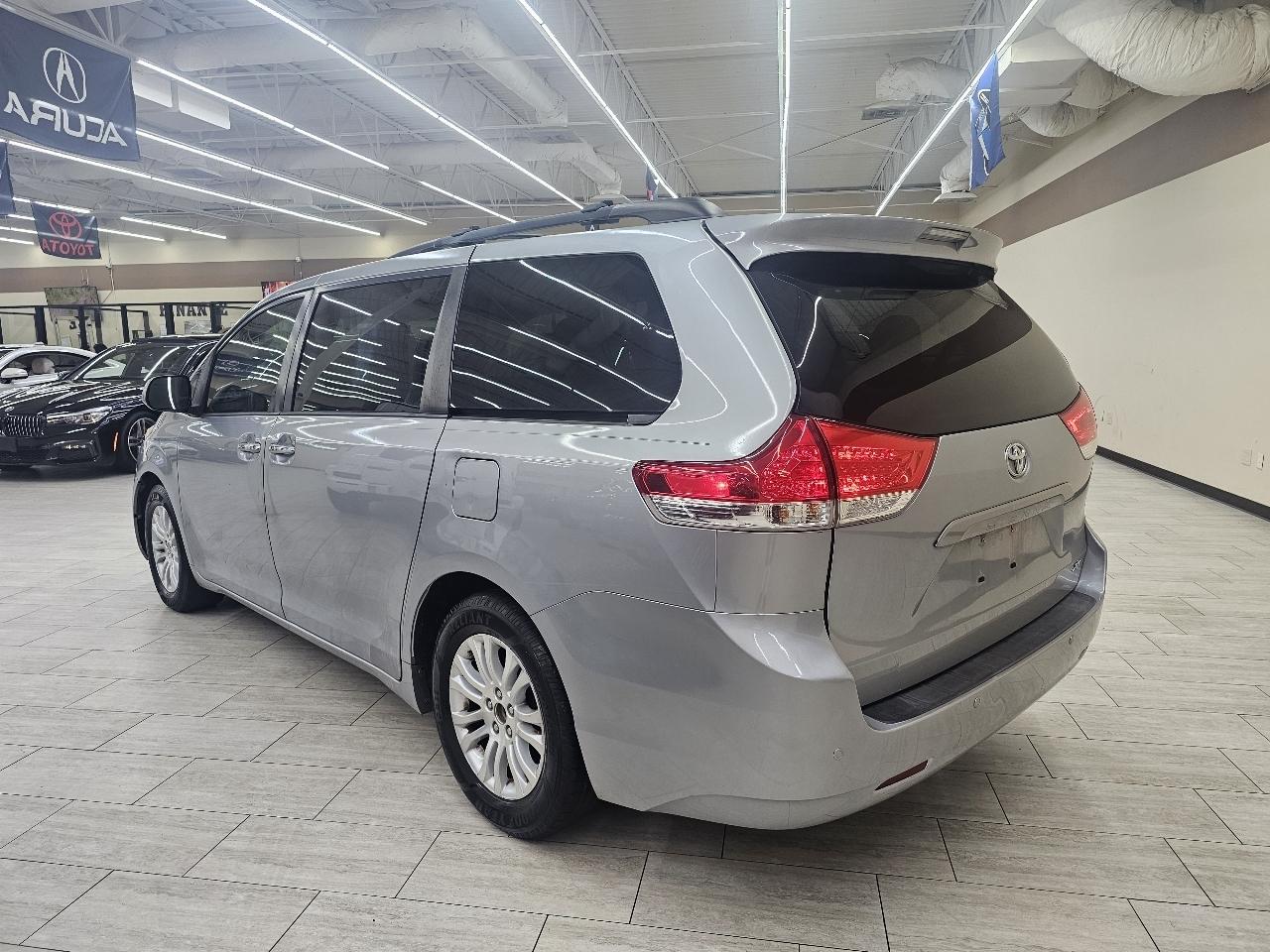 Toyota Sienna XLE FWD 8-Passenger V6 2014