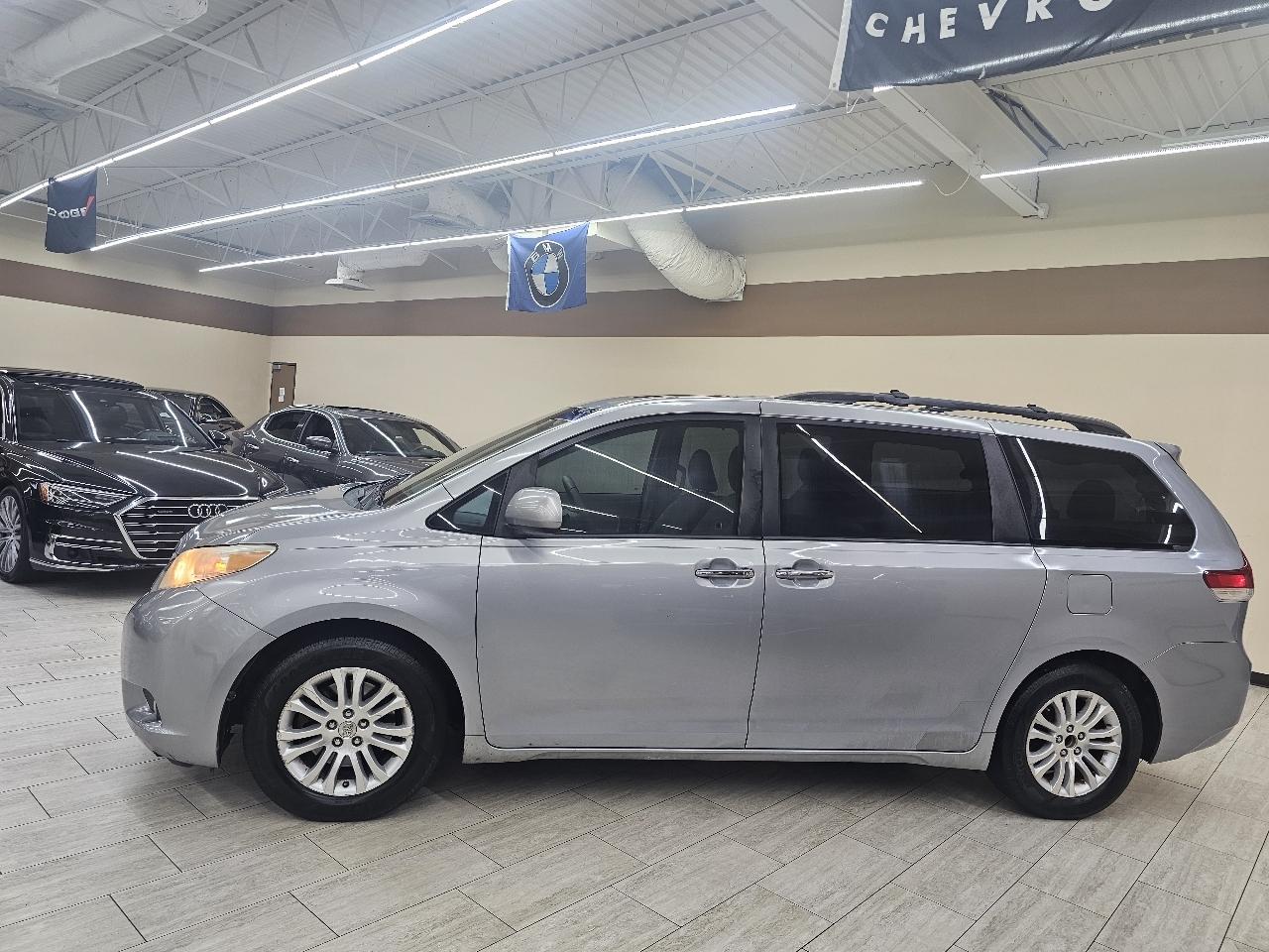 Toyota Sienna XLE FWD 8-Passenger V6 2014