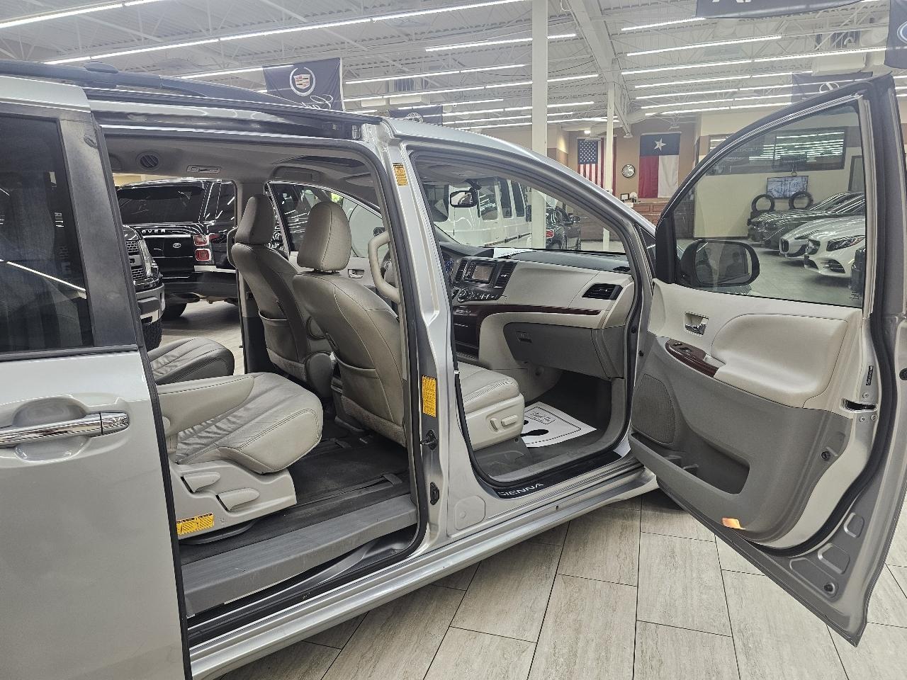 Toyota Sienna XLE FWD 8-Passenger V6 2014