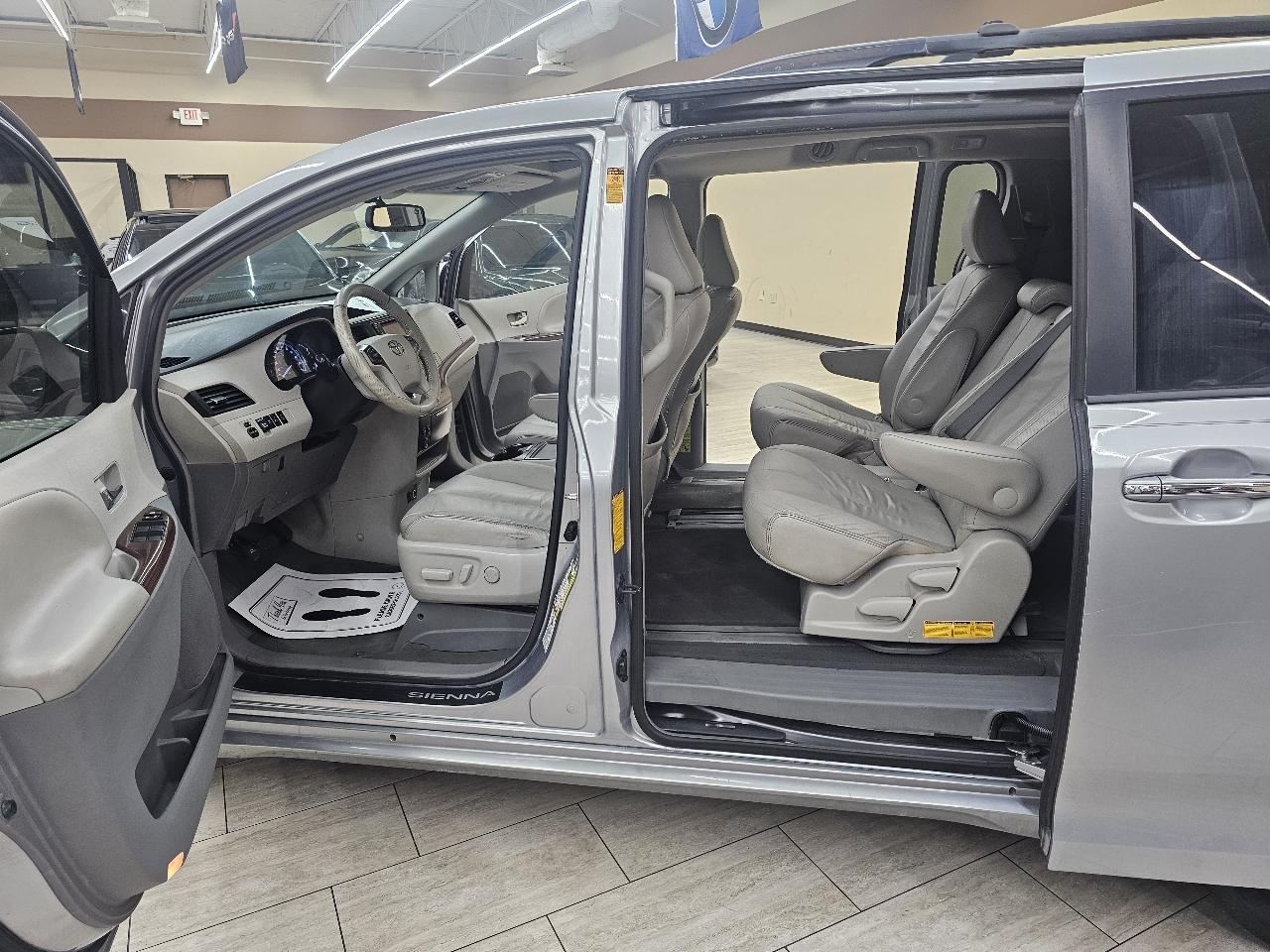 Toyota Sienna XLE FWD 8-Passenger V6 2014