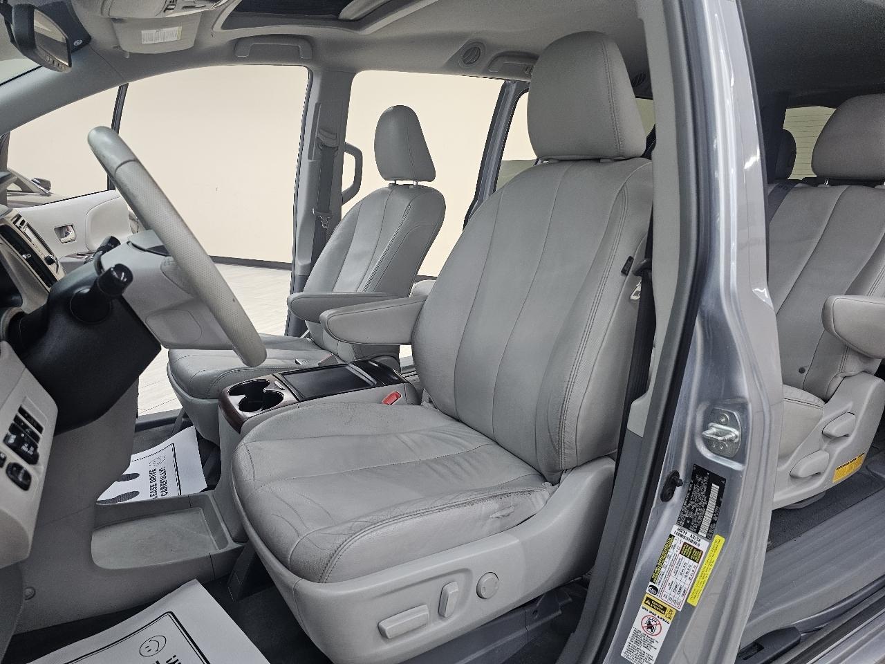 Toyota Sienna XLE FWD 8-Passenger V6 2014