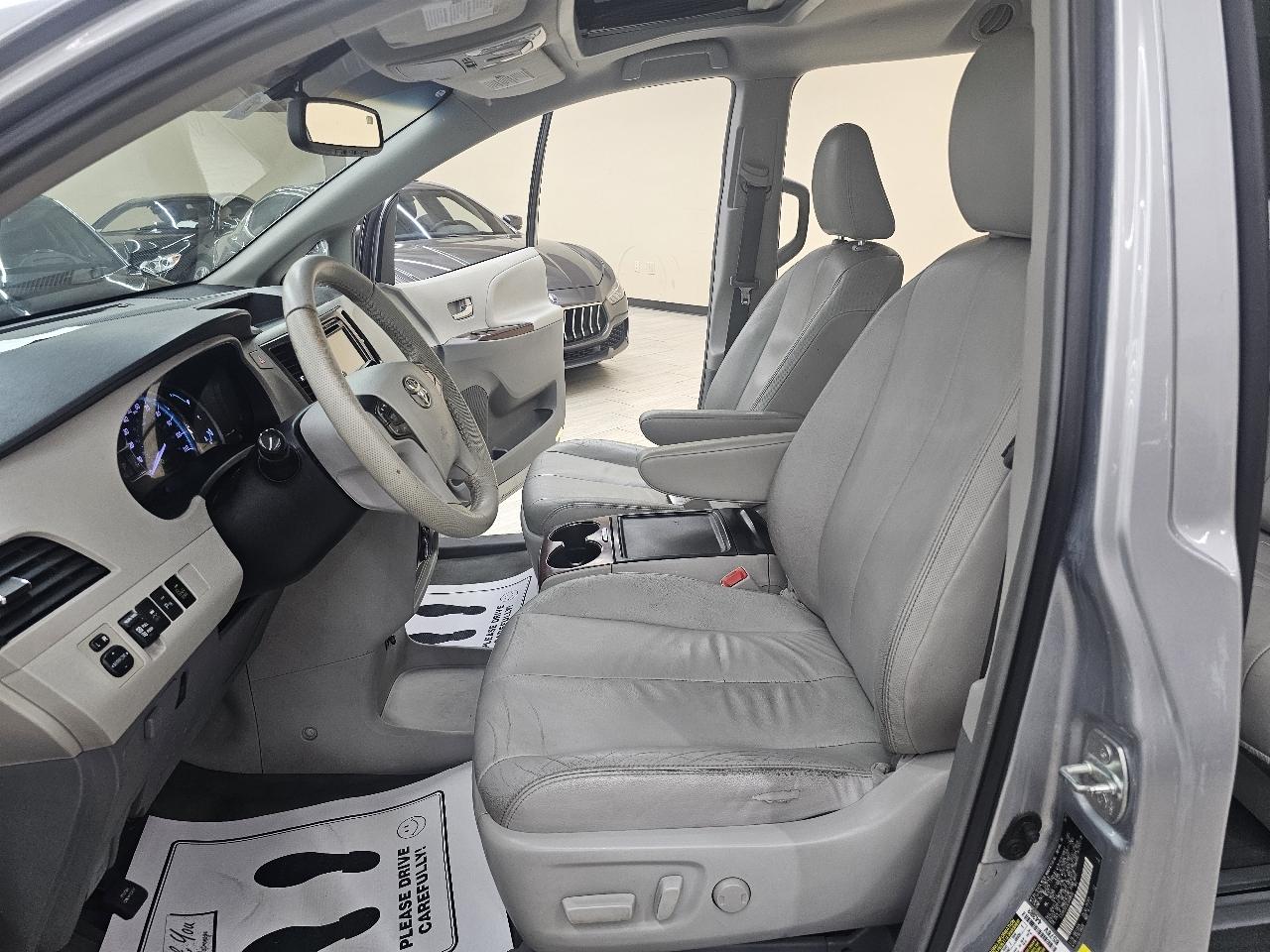 Toyota Sienna XLE FWD 8-Passenger V6 2014