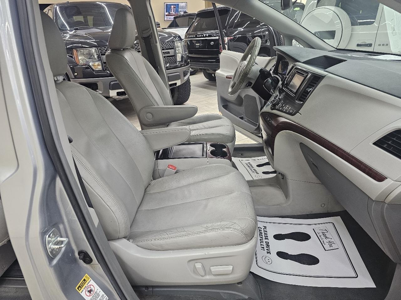Toyota Sienna XLE FWD 8-Passenger V6 2014