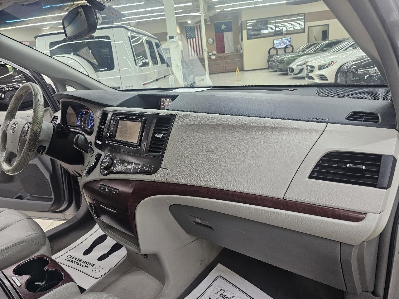 Toyota Sienna XLE FWD 8-Passenger V6 2014