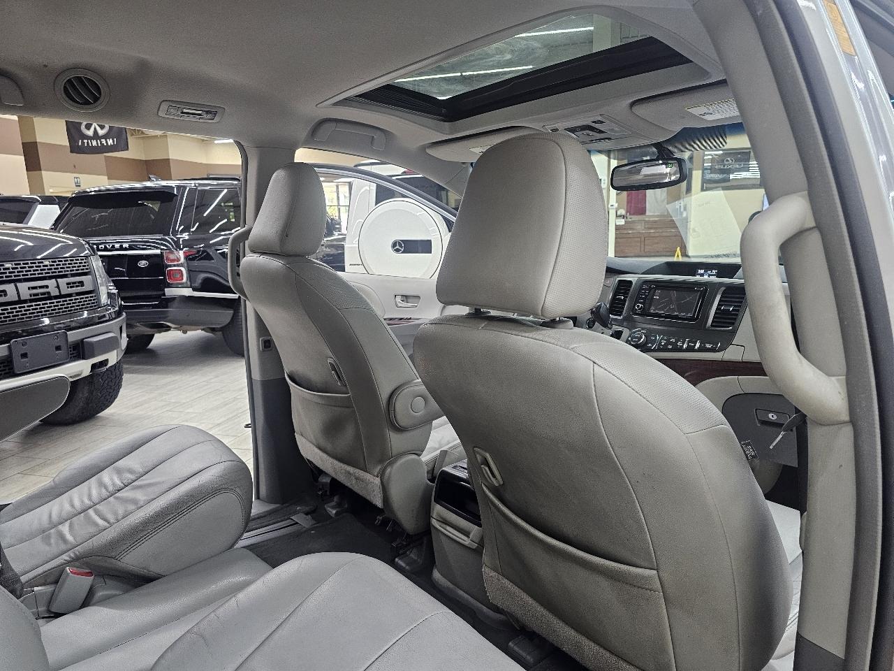 Toyota Sienna XLE FWD 8-Passenger V6 2014