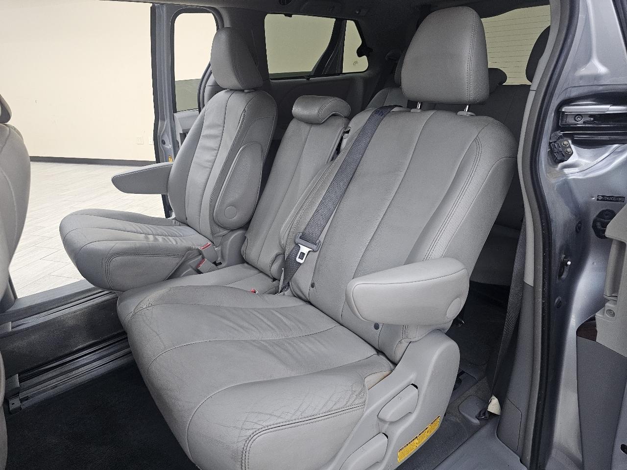 Toyota Sienna XLE FWD 8-Passenger V6 2014