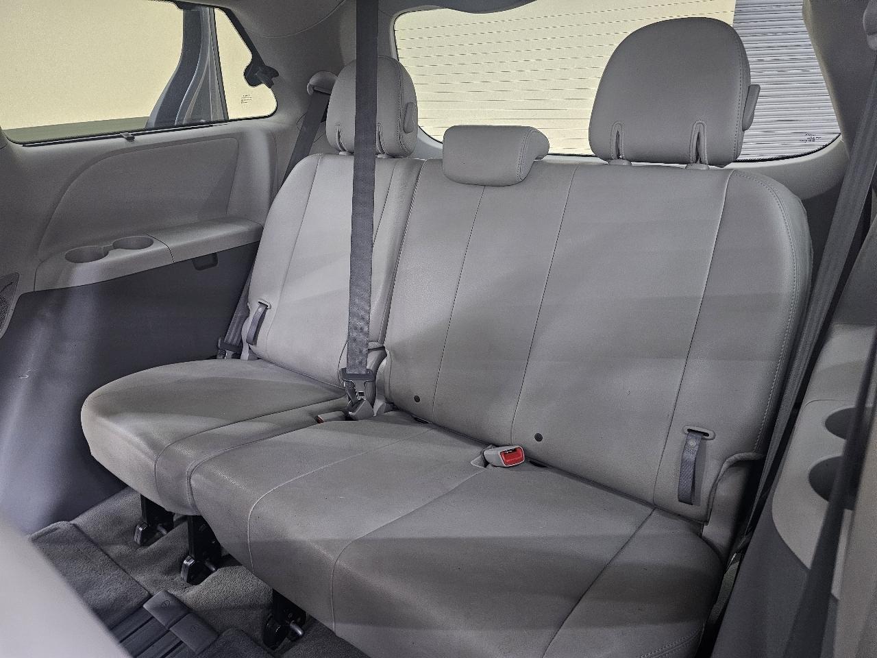 Toyota Sienna XLE FWD 8-Passenger V6 2014