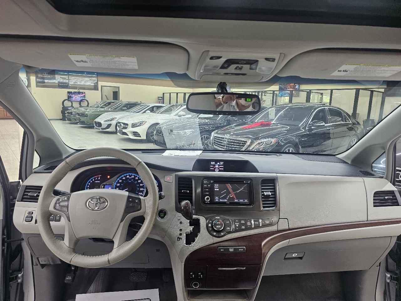 Toyota Sienna XLE FWD 8-Passenger V6 2014