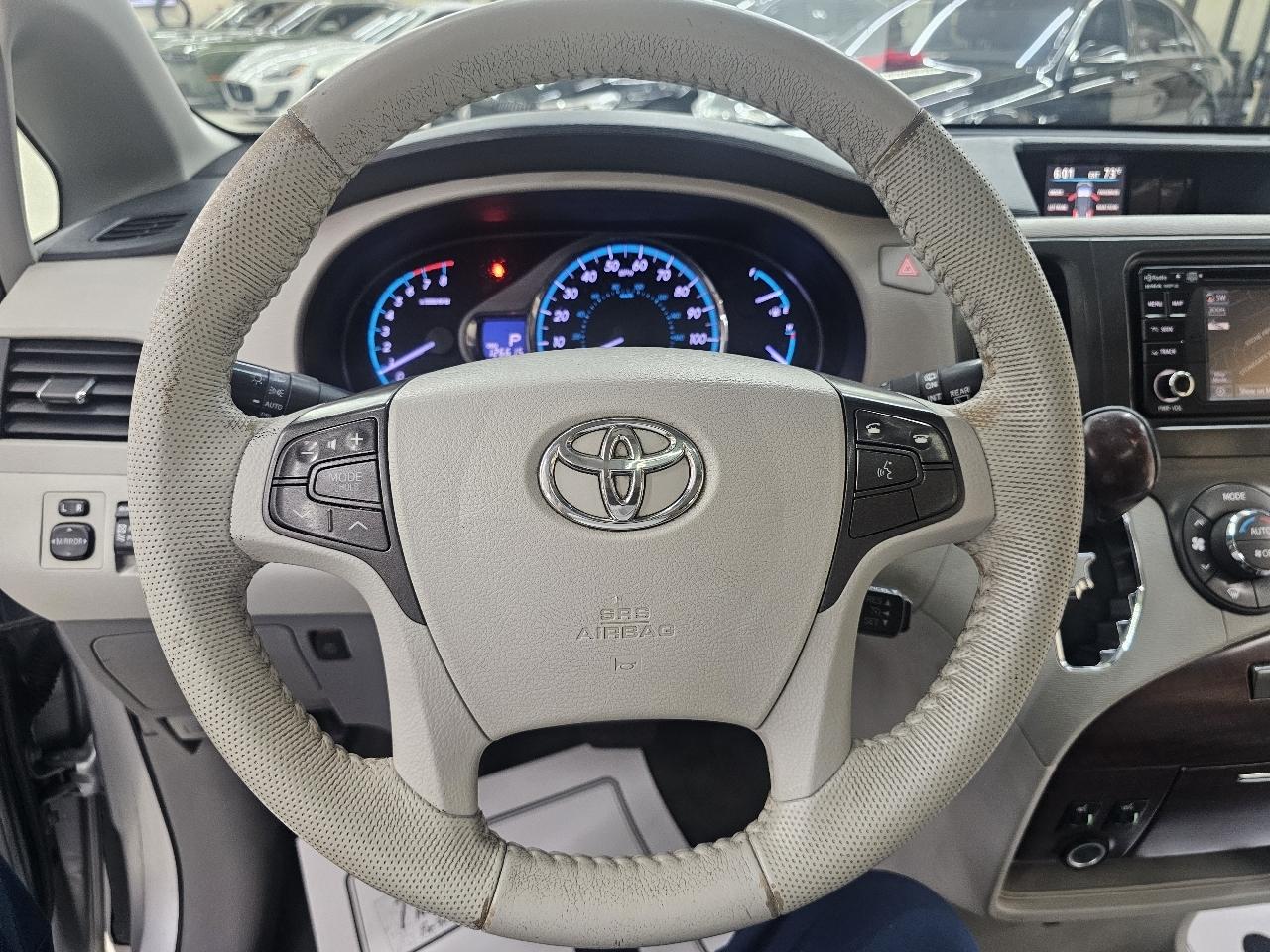 Toyota Sienna XLE FWD 8-Passenger V6 2014
