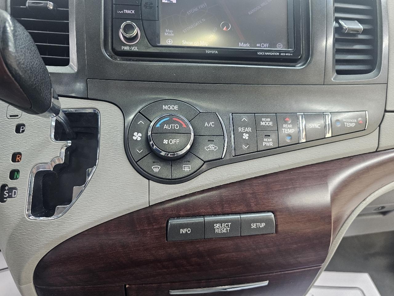 Toyota Sienna XLE FWD 8-Passenger V6 2014