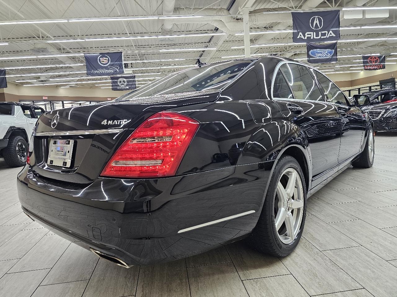 Mercedes-Benz S-Class S550 4-MATIC 2010